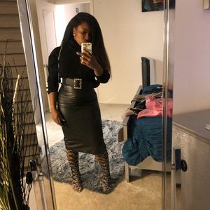 Black, 100% genuine leather pencil midi skirt